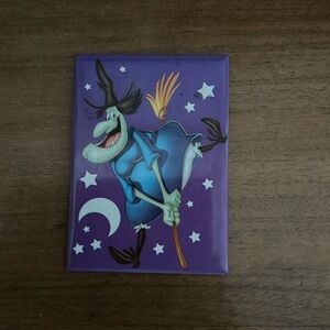 Witch hazel magnet